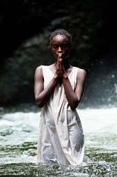 Воскресенье в Кигали (2006)
