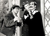 Ночь в Касабланке трейлер (1946)