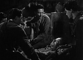 Человек с крестом трейлер (1943)